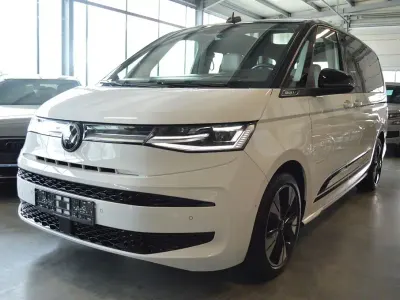 Usado VW Multivan Edition 150 CV (110 kW) 2023 Blanco Monovolumen