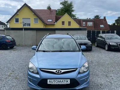 Gebraucht Hyundai i30 116 PS (85 kW) 2011 Blau Kombi