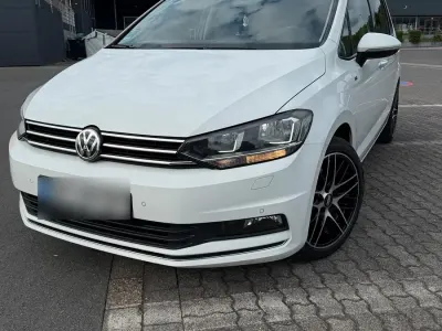 Gebraucht VW Touran 150 PS (110 kW) 2019 Weiß Van / Kleinbus