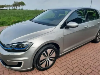 Gebraucht VW e-Golf 100 kW (136 PS) 2018 Silber Kleinwagen