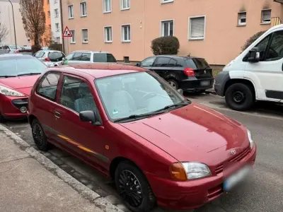 Gebraucht Toyota Starlet 69 PS (50 kW) 1996 Rot Kleinwagen