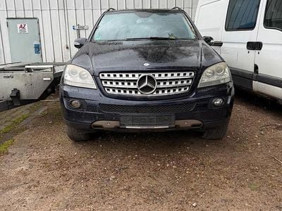 Usata Mercedes ML320 224 CV (164 kW) 2007 Blu SUV