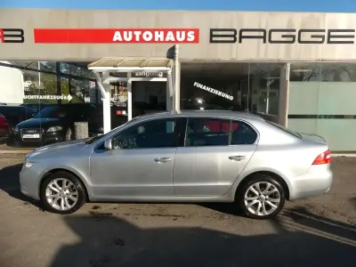 Używany Skoda Superb Ambition 160 KM (117 kW) 2008 Srebrny Sedan/Limuzyna