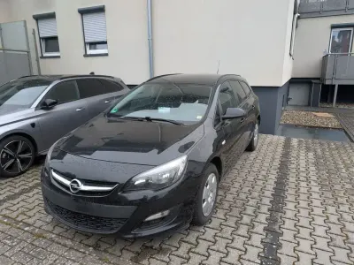 Gebraucht Opel Astra 110 PS (80 kW) 2014 Schwarz Kombi
