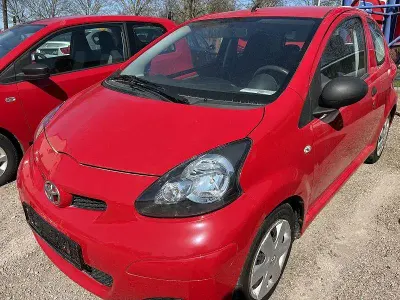 Gebraucht Toyota Aygo 68 PS (50 kW) 2010 Rot Kleinwagen