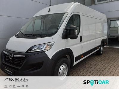 Weiss icy Gebraucht 2024 Opel Movano Van | 23.890 €