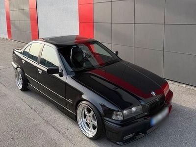 Gebraucht BMW 323 M Sport 170 PS (125 kW) 1997 Schwarz Limousine