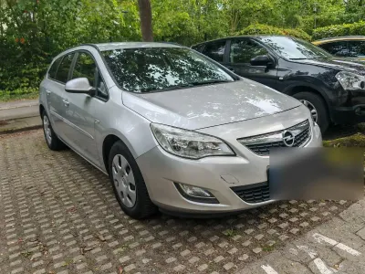 Gebraucht Opel Astra 95 PS (69 kW) 2011 Silber Kombi