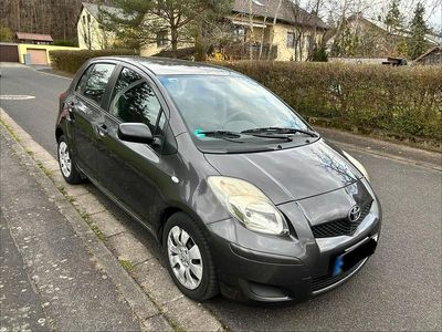 Gebraucht Toyota Yaris 101 PS (74 kW) 2009 Grau Kleinwagen