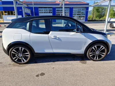 Gebraucht BMW i3 Performance 135 kW (184 PS) 2022 Capparisweiss Kleinwagen