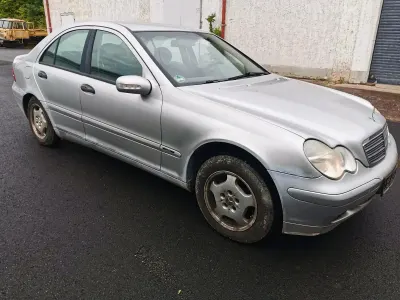 Gebraucht Mercedes C180 130 PS (95 kW) 2001 Silber Limousine