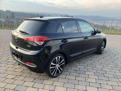 Schwarz Gebraucht 2016 Hyundai i20 Style Limousine | 9.499 € (Fairer Preis)