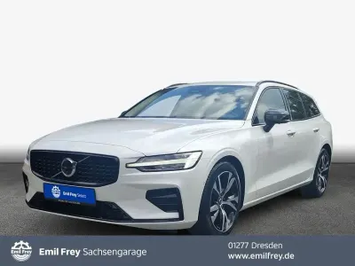 Gebraucht Volvo V60 Plus 197 PS (144 kW) 2025 Crystal weißperleffekt Kombi