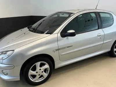 Gebraucht Peugeot 206 136 PS (100 kW) 2008 Silber Kleinwagen