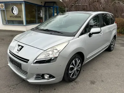Gebraucht Peugeot 5008 Allure 163 PS (119 kW) 2011 Silber Van / Kleinbus