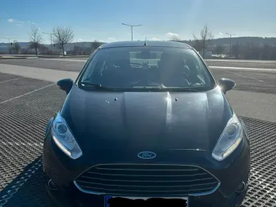Gebraucht Ford Fiesta 80 PS (58 kW) 2013 Schwarz Kleinwagen
