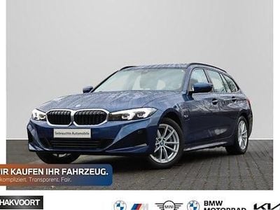 Gebraucht BMW 320e Shadowline 204 PS (150 kW) 2022 Phytonicblau Kombi