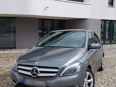 Gebraucht Mercedes B200 136 PS (100 kW) 2013 Grau Van / Kleinbus