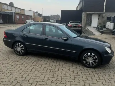 Gebraucht Mercedes C180 129 PS (94 kW) 2001 Blau Limousine
