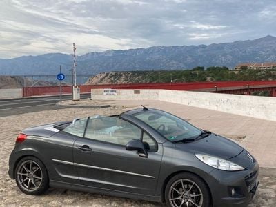 Gebraucht Peugeot 207 CC Platinum 156 PS (114 kW) 2011 Grau Cabrio