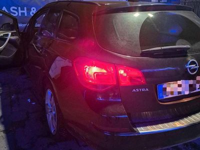 Gebraucht Opel Astra 140 PS (102 kW) 2011 Schwarz Kombi