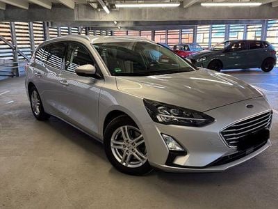 Używany Ford Focus 120 KM (88 kW) 2020 Srebrny Sedan/Limuzyna