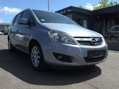 Gebraucht Opel Zafira Design Edition 140 PS (102 kW) 2011 Silber Van / Kleinbus