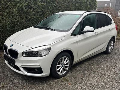 Weiß Gebraucht 2017 BMW 220 Active Tourer Advantage Van / Kleinbus | 10.990 €