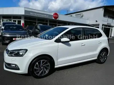 Gebraucht VW Polo Sound 90 PS (66 kW) 2017 Weiß Limousine