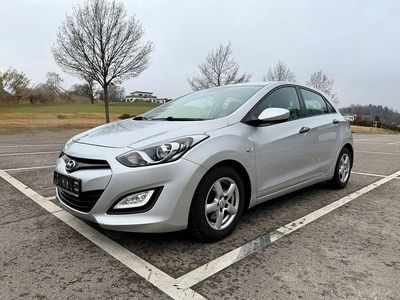 Gebraucht Hyundai i30 Classic 90 PS (66 kW) 2012 Silber Limousine