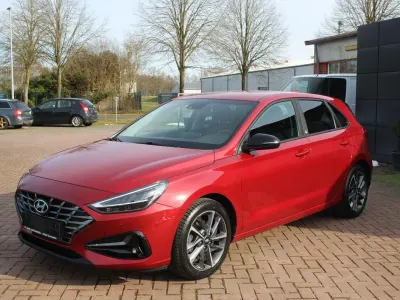 Gebraucht Hyundai i30 Edition 30+ 120 PS (88 kW) 2022 Rot Limousine