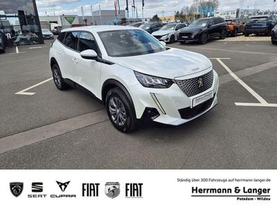 Gebraucht Peugeot e-2008 Active 100 kW (136 PS) 2022 Weiss / perlmutt weiß metallic (metallic) SUV