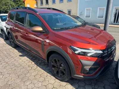 Neu Dacia Jogger Extreme 101 PS (74 kW) 2026 Braun Van / Kleinbus