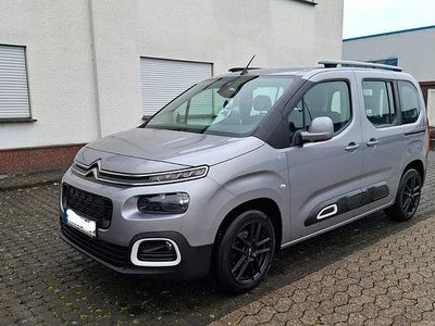 Grau Gebraucht 2018 Citroën Berlingo Feel Van / Kleinbus | 16.000 € (Fairer Preis)