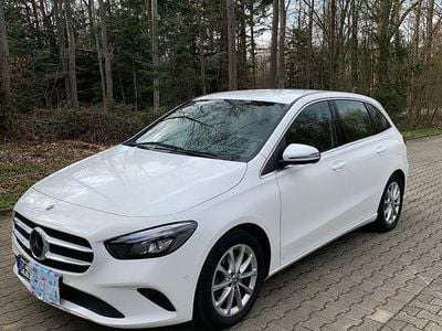 Gebraucht Mercedes B220 190 PS (139 kW) 2019 Weiß Van / Kleinbus