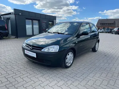 Usata Opel Corsa Comfort 90 CV (66 kW) 2001 Verde Utilitaria