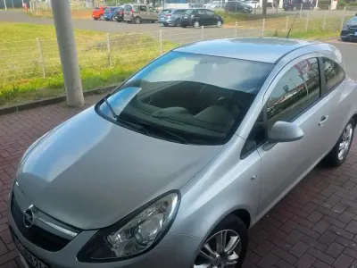Gebraucht Opel Corsa 80 PS (58 kW) 2009 Silber Kleinwagen