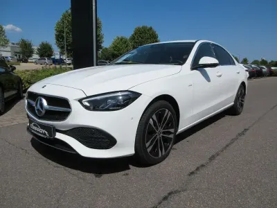Gebraucht Mercedes E300 Avantgarde 204 PS (150 kW) 2023 Weiß Limousine