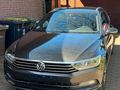 Gebraucht VW Passat 150 PS (110 kW) 2019 Grau Kombi