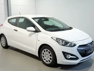Gebraucht Hyundai i30 Edition 99 PS (72 kW) 2014 Weiß Coupé
