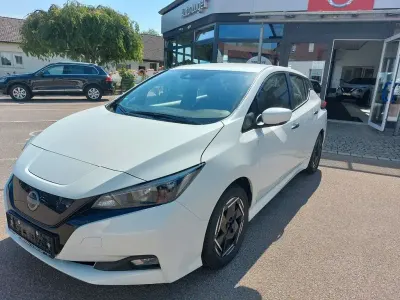 Gebraucht Nissan Leaf Acenta 110 kW (150 PS) 2022 Weiß Kleinwagen