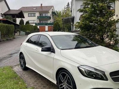 Gebraucht Mercedes 220 184 PS (135 kW) 2016 Weiß Kleinwagen