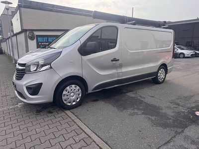 Grau Gebraucht 2018 Opel Vivaro Van / Kleinbus | 10.700 €