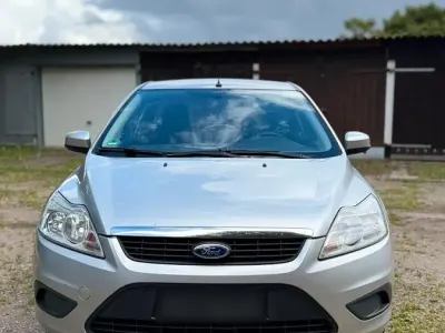 Gebraucht Ford Focus 109 PS (80 kW) 2010 Silber Kombi