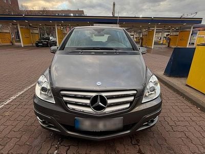 Gebraucht Mercedes B200 136 PS (100 kW) 2009 Silber Van / Kleinbus