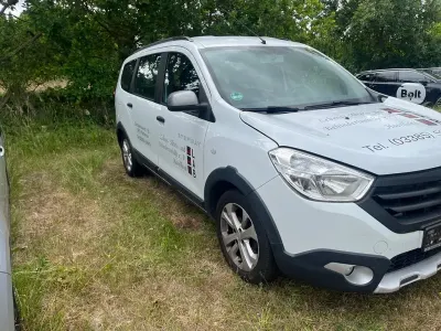 Gebraucht Dacia Lodgy Stepway 109 PS (80 kW) 2017 Weiß Van / Kleinbus