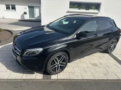 Gebraucht Mercedes GLA220 Night 177 PS (130 kW) 2016 Schwarz SUV