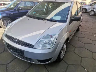 Gebraucht Ford Fiesta Trend 69 PS (50 kW) 2003 Silber Kleinwagen