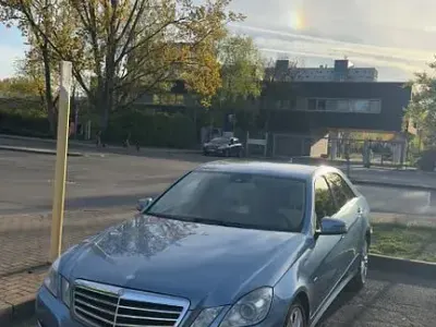 Usata Mercedes E250 204 CV (150 kW) 2011 Blu Berlina