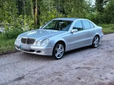 Gebraucht Mercedes E240 Classic 177 PS (130 kW) 2002 Silber Limousine